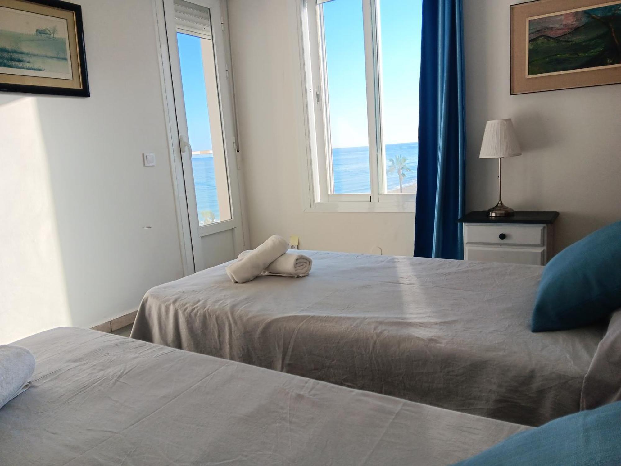 Alojamiento Iberia Playa Estepona Luaran gambar