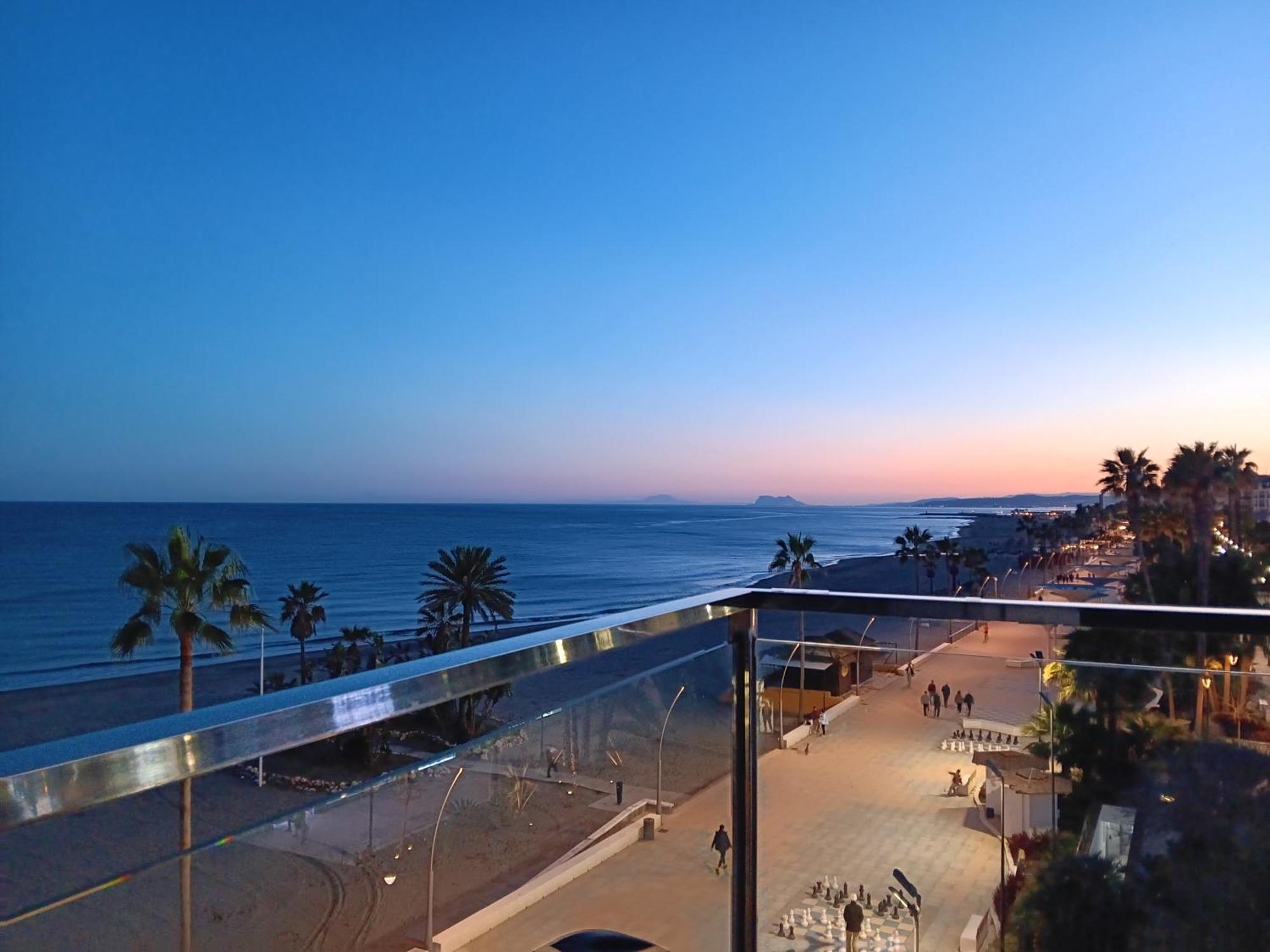 Alojamiento Iberia Playa Estepona Luaran gambar