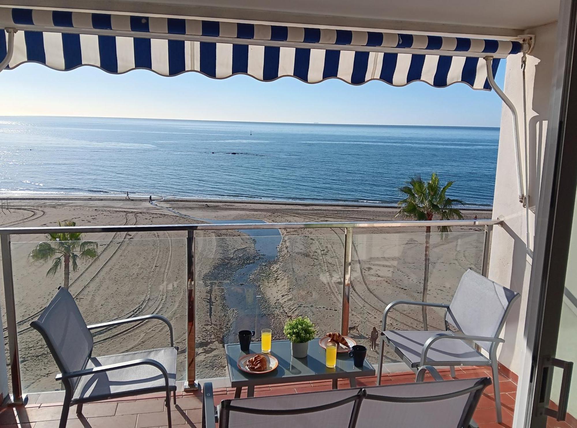 Alojamiento Iberia Playa Estepona Luaran gambar