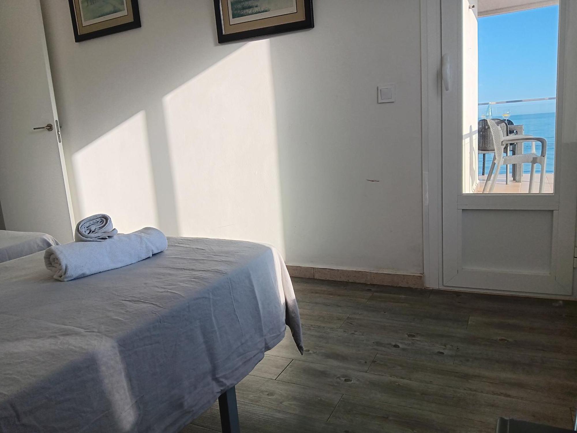 Alojamiento Iberia Playa Estepona Luaran gambar
