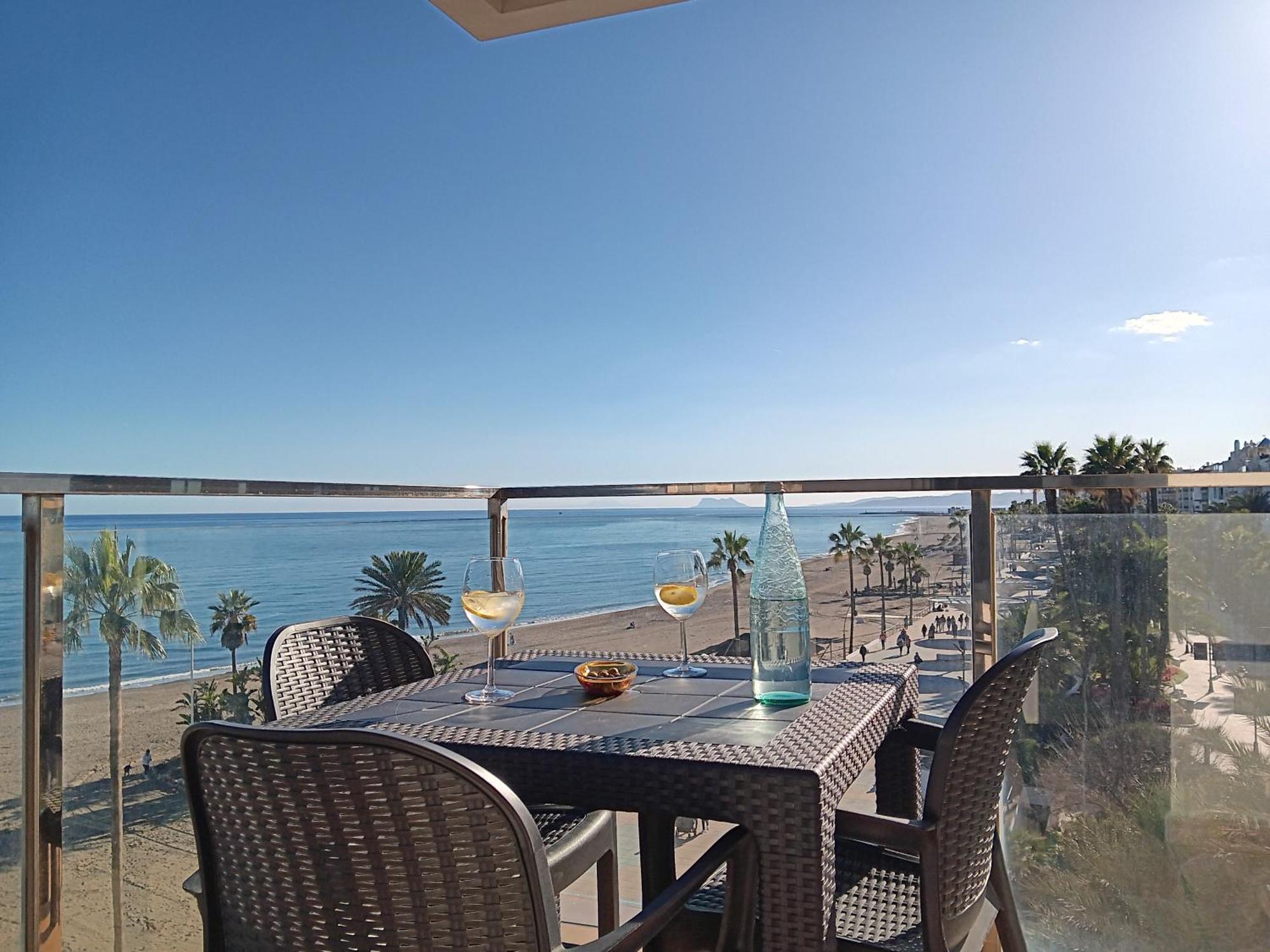 Alojamiento Iberia Playa Estepona Luaran gambar
