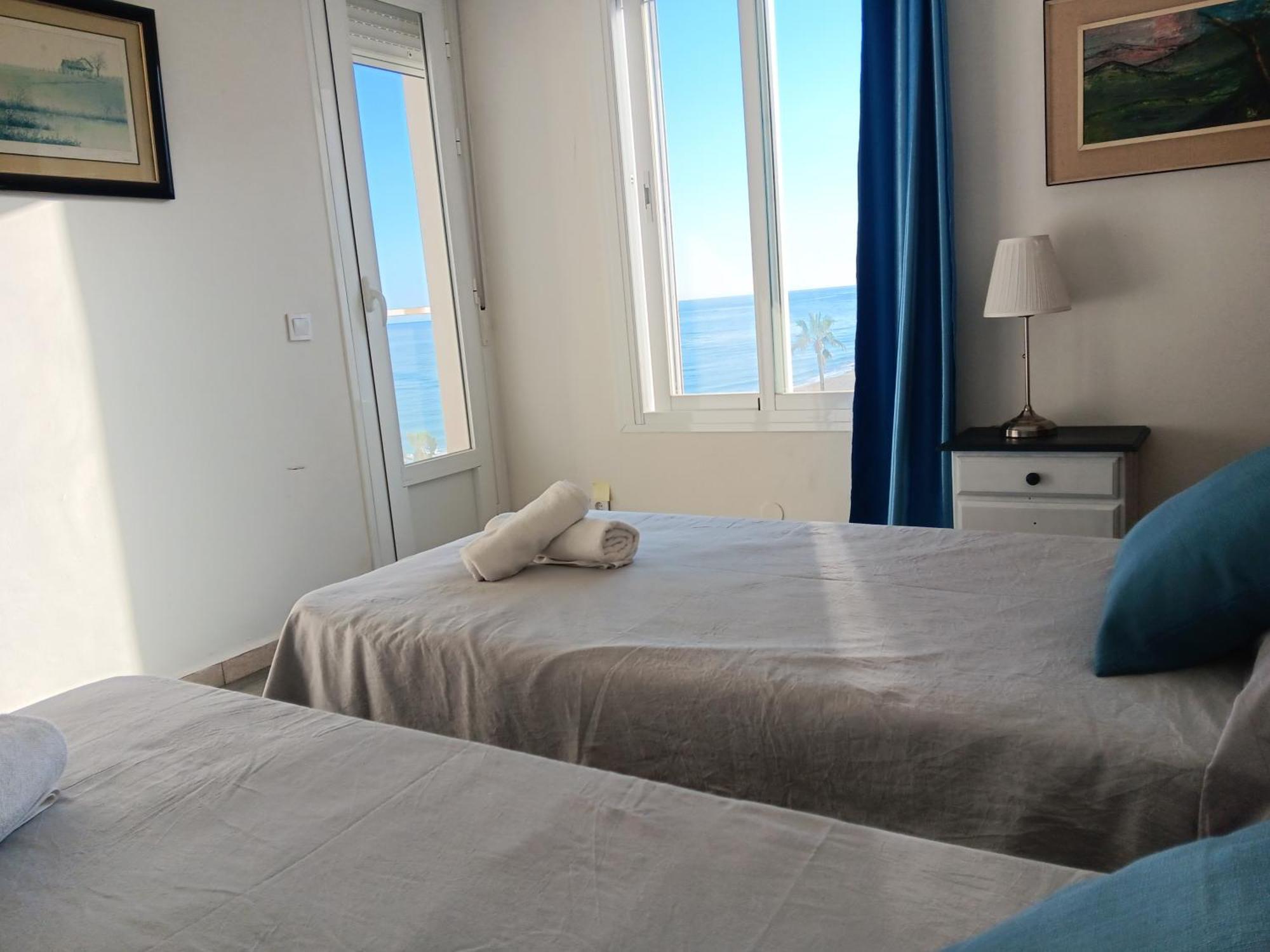 Alojamiento Iberia Playa Estepona Luaran gambar
