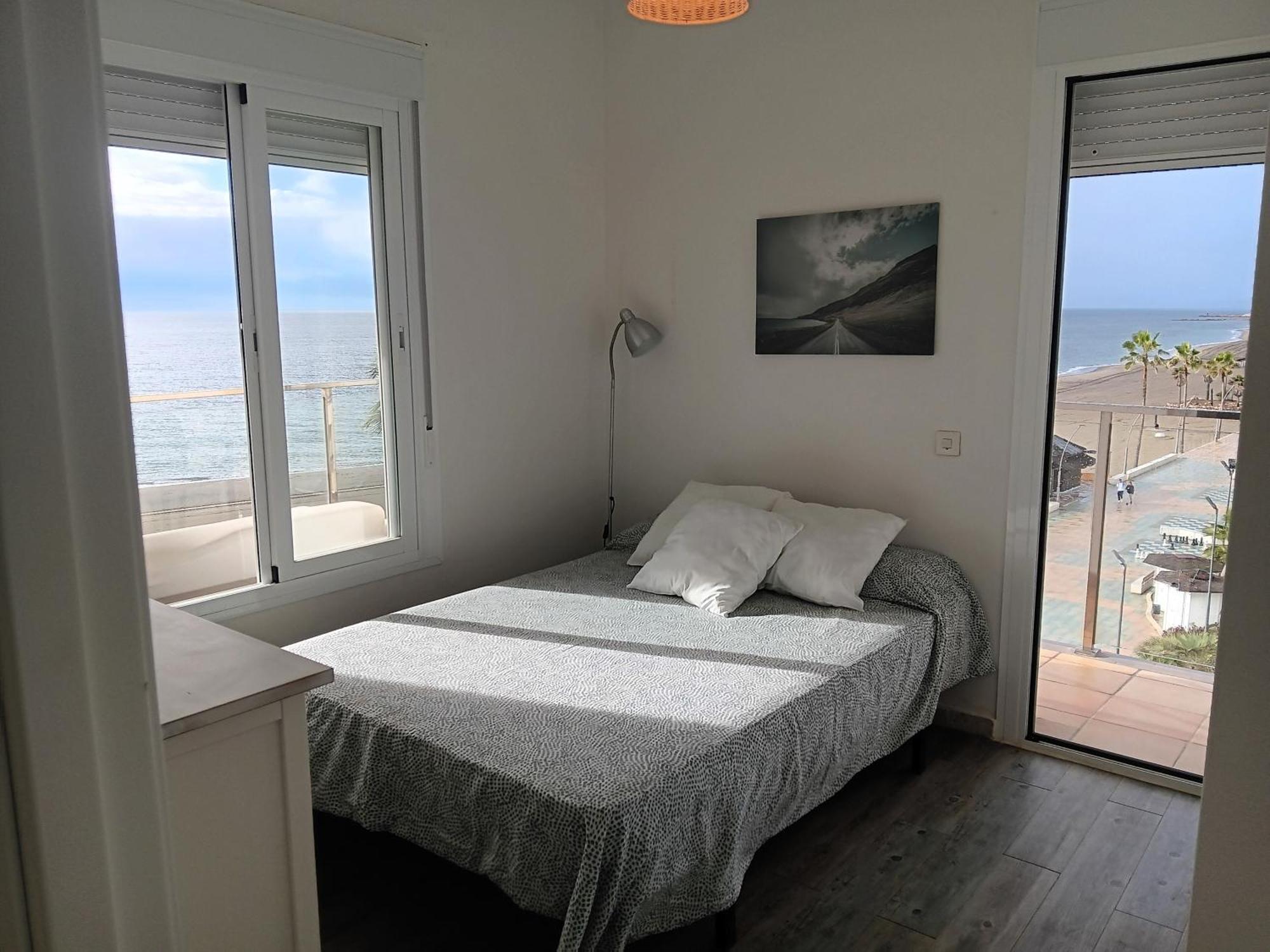 Alojamiento Iberia Playa Estepona Luaran gambar