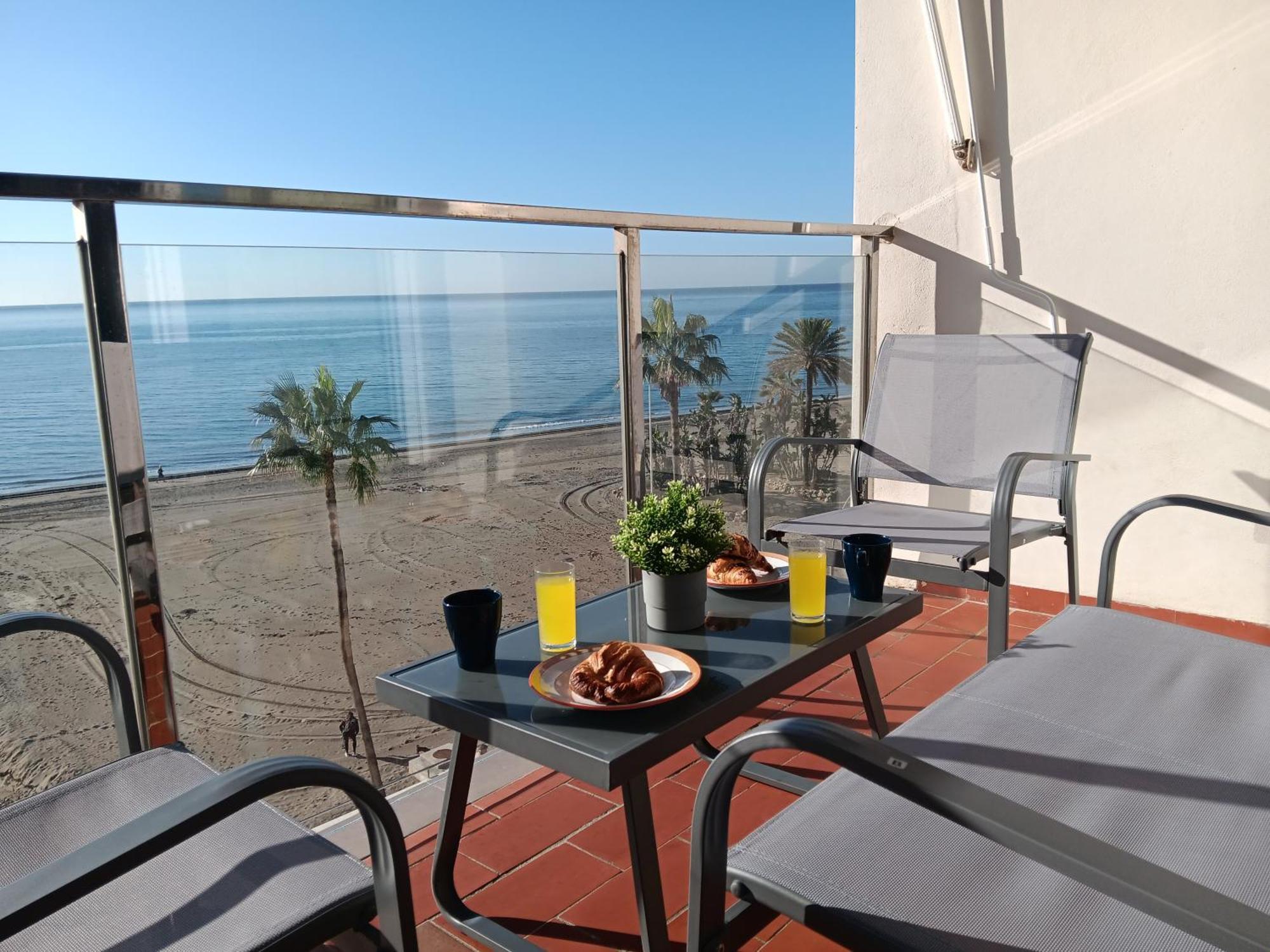 Alojamiento Iberia Playa Estepona Luaran gambar